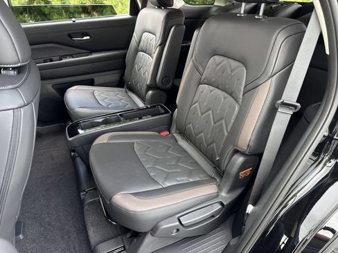 New 2026 Nissan Pathfinder Platinum FWD image 15