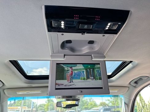 Used 2020 Chevrolet Suburban Premier AWD/4WD image 28