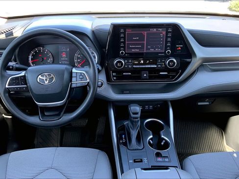 Used 2022 Toyota Highlander L image 16