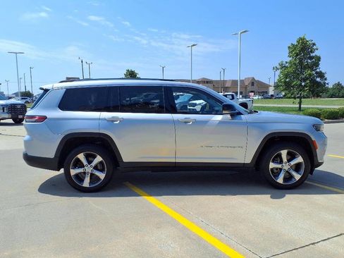 Used 2022 Jeep Grand Cherokee L Limited AWD/4WD image 5