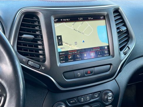 Used 2020 Jeep Cherokee Trailhawk w/ Comfort/Convenience Group image 13