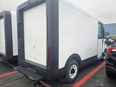 New 2025 Chevrolet Brightdrop 400 image 43