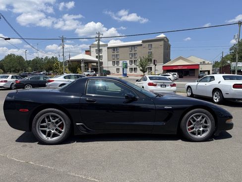 Used 2004 Chevrolet Corvette Z06 w/ Memory Package RWD image 9