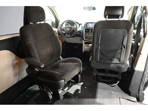 Used 2015 Dodge Grand Caravan SXT FWD image 21