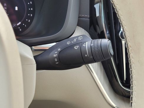 Certified 2023 Volvo XC60 B6 Ultimate w/ Climate Package image 21