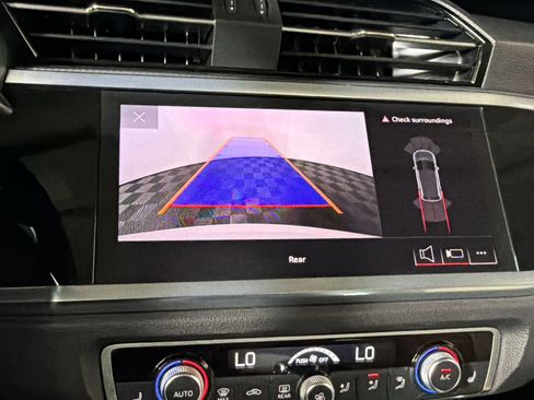 Used 2023 Audi Q3 2.0T Premium w/ Convenience Package AWD/4WD image 24
