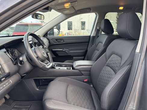 Used 2025 Nissan Pathfinder SV image 30