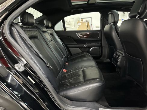 Used 2017 Lincoln Continental Select w/ Climate Package image 15