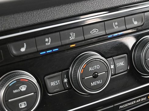 Used 2018 Volkswagen Atlas SEL Premium image 29