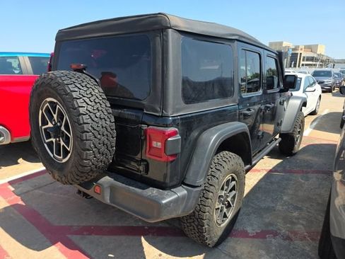 Used 2025 Jeep Wrangler Unlimited Rubicon w/ Convenience Group AWD/4WD image 5