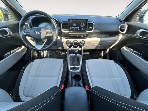 Certified 2025 Hyundai Venue SEL FWD image 11