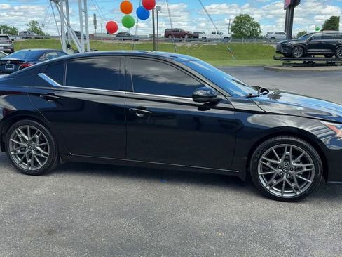 Used 2024 Nissan Altima 2.0 SR FWD image 8