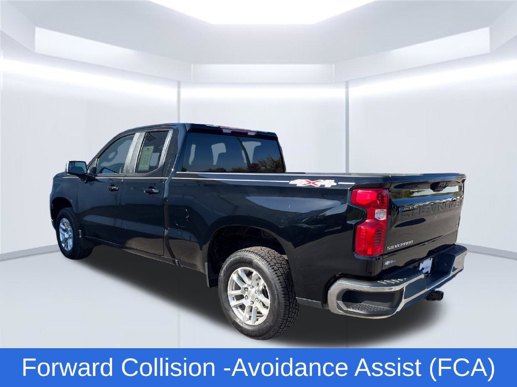 Used 2023 Chevrolet Silverado 1500 LT AWD/4WD image 3