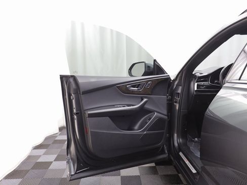 Used 2020 Audi Q8 Prestige w/ Prestige Package image 4