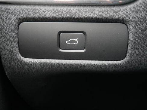 Certified 2025 Volvo XC60 B5 Plus w/ Climate Package image 28