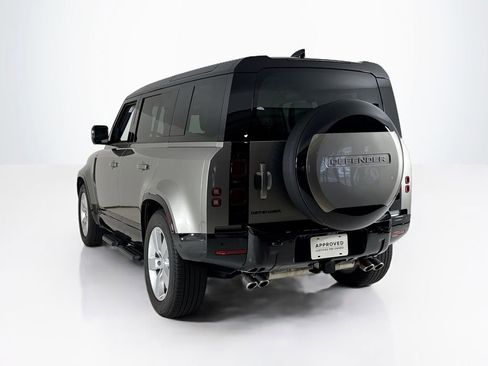 Used 2025 Land Rover Defender 110 X-Dynamic SE image 3