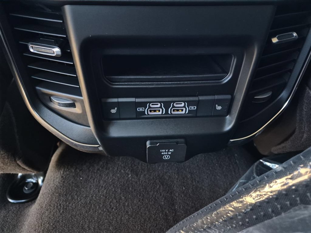 New 2026 RAM 2500 Laramie AWD/4WD image 16