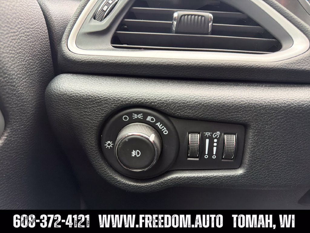 Used 2025 Chrysler Pacifica Select FWD image 23