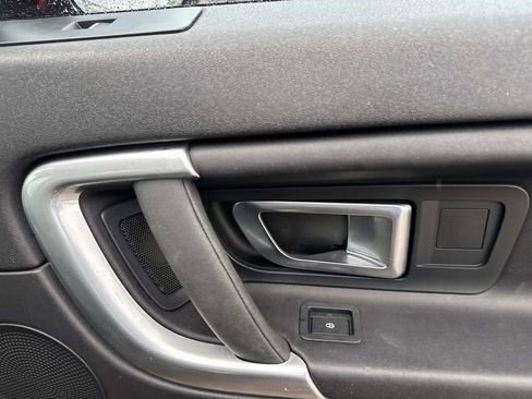 Used 2018 Land Rover Discovery Sport SE AWD/4WD image 16