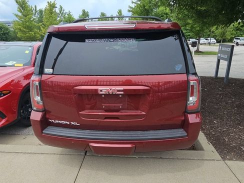 Used 2019 GMC Yukon XL SLT w/ Open Road Package AWD/4WD image 6