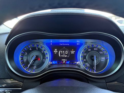 Used 2019 Chrysler 300 Touring RWD image 16
