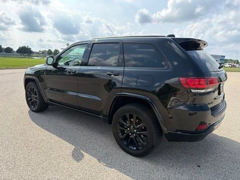 Used 2021 Jeep Grand Cherokee Laredo X AWD/4WD image 2