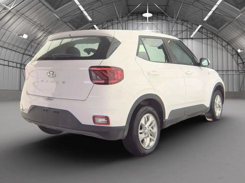 Used 2026 Hyundai Venue SE FWD image 3