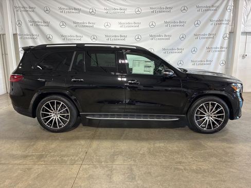 New 2026 Mercedes-Benz GLS 580 4MATIC image 3
