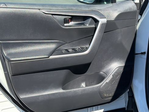 Used 2020 Toyota RAV4 XLE AWD/4WD image 23