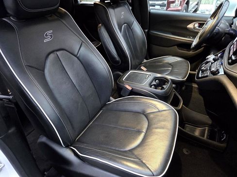 Used 2018 Chrysler Pacifica Limited w/ Advanced Safetytec Group image 22