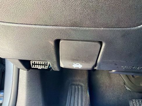 Used 2023 Chevrolet Malibu LT FWD image 30
