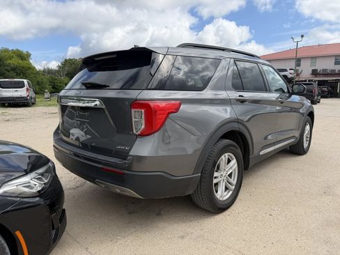 Used 2022 Ford Explorer XLT w/ Equipment Group 202A AWD/4WD image 2
