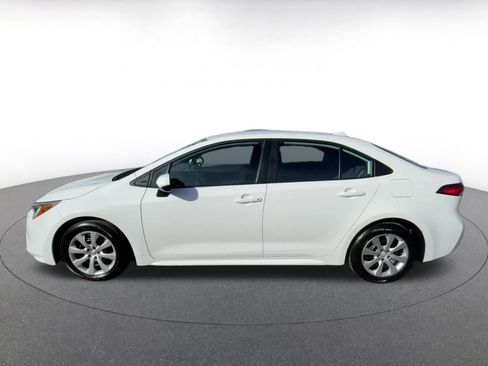 Used 2025 Toyota Corolla LE image 9
