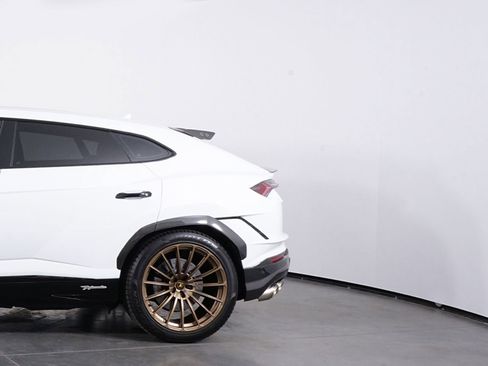 Used 2023 Lamborghini Urus Performante AWD/4WD image 13