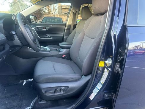 Used 2020 Toyota RAV4 XLE image 9