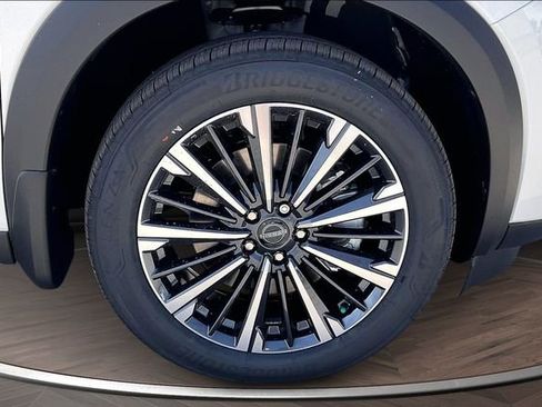 New 2026 Nissan Pathfinder Platinum image 12