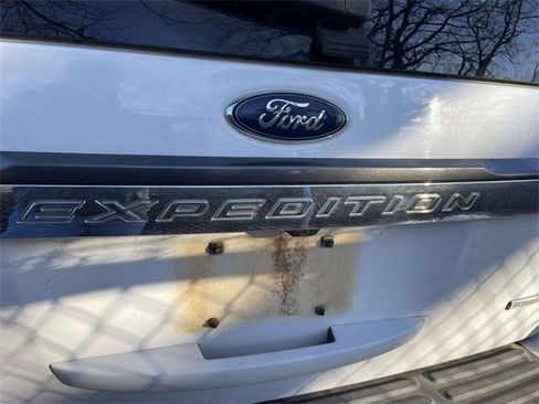 Used 2017 Ford Expedition XLT image 6