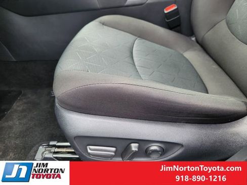 Used 2025 Toyota RAV4 XLE image 26