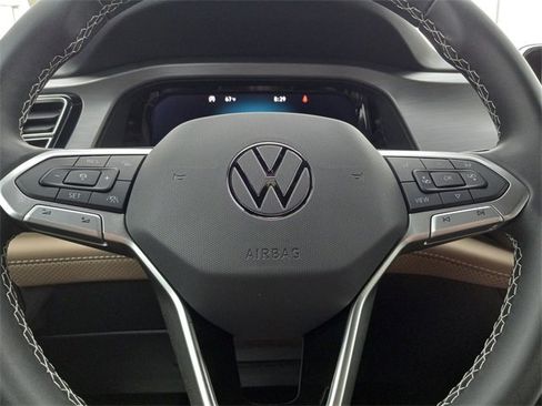 Used 2024 Volkswagen Atlas Cross Sport SE w/ Panoramic Sunroof Package image 19