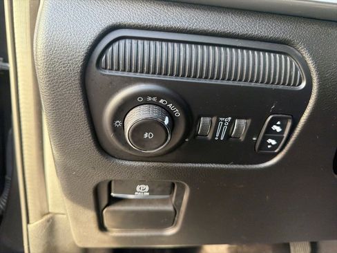 Used 2022 Jeep Wagoneer Series III w/ Flexible Seating Group image 5