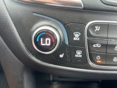 Used 2020 Chevrolet Equinox LT FWD image 25