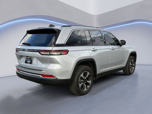 Used 2023 Jeep Grand Cherokee 4WD 4xe image 5