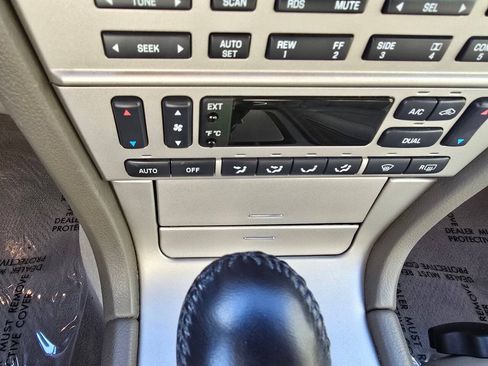 Used 2004 Lincoln LS RWD image 36