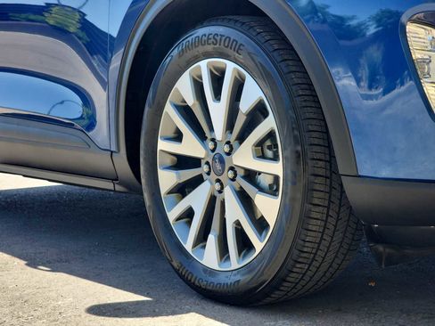 Used 2022 Ford Escape Titanium image 12