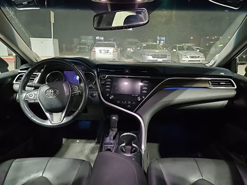 Used 2018 Toyota Camry XLE image 10