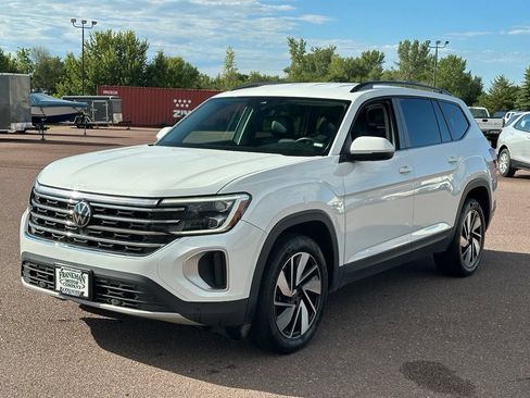 Used 2024 Volkswagen Atlas SE AWD/4WD image 4