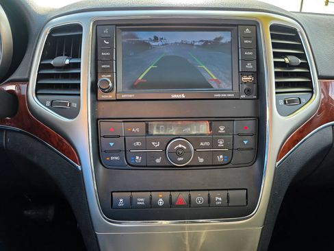 Used 2013 Jeep Grand Cherokee Limited w/ Luxury Group II AWD/4WD image 4