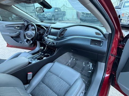 Used 2019 Chevrolet Impala LT FWD image 15