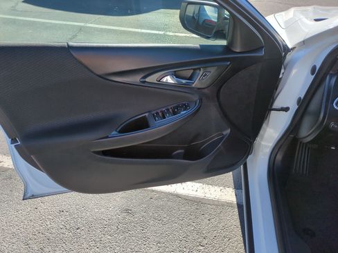 Used 2021 Chevrolet Malibu LT image 14