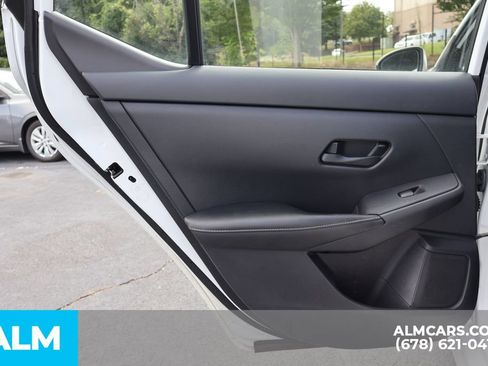 Used 2024 Nissan Sentra SV FWD image 19